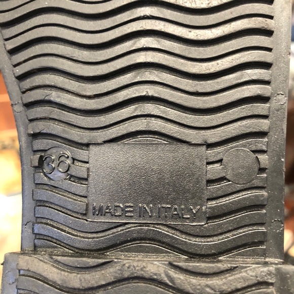 Burberry rain boots - Picture 3 of 7